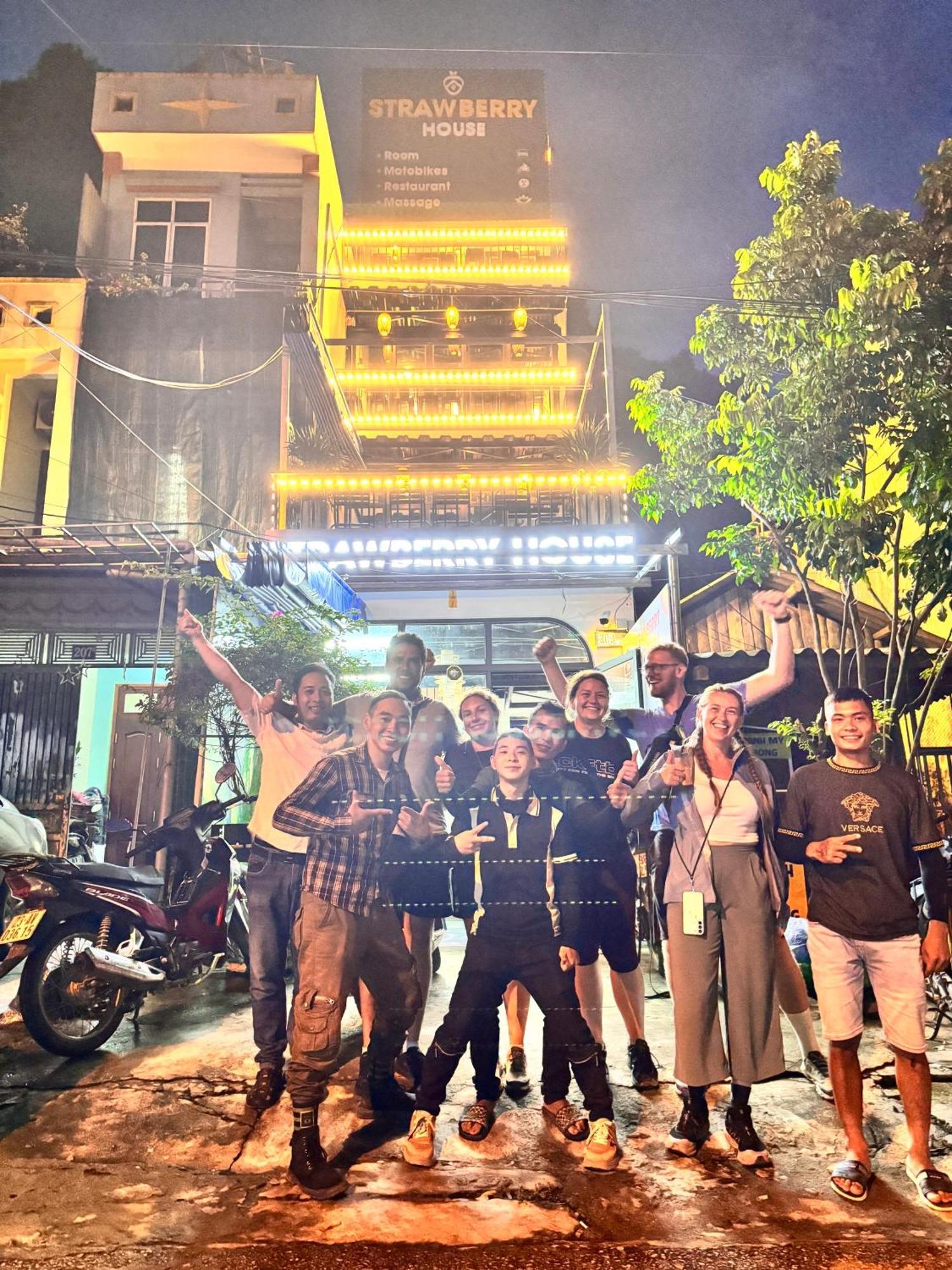 Strawberry House , Tour & Motorbikes Rentel Bed & Breakfast Hà Giang Ngoại thất bức ảnh