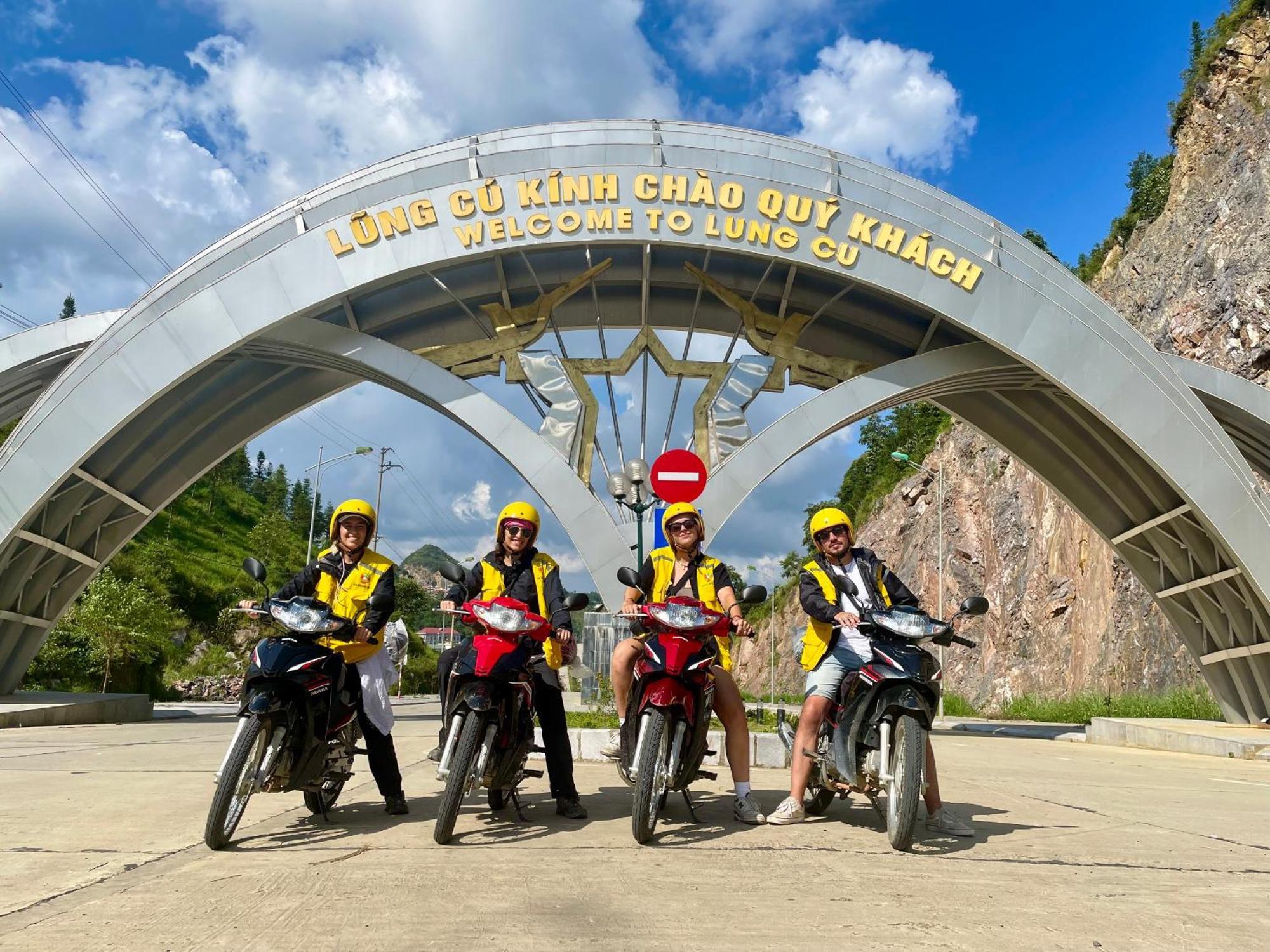 Strawberry House , Tour & Motorbikes Rentel Bed & Breakfast Hà Giang Ngoại thất bức ảnh