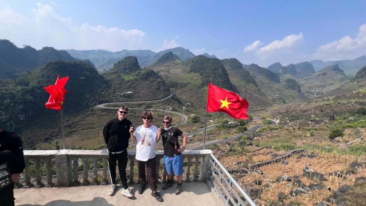 Strawberry House , Tour & Motorbikes Rentel Bed & Breakfast Hà Giang Ngoại thất bức ảnh