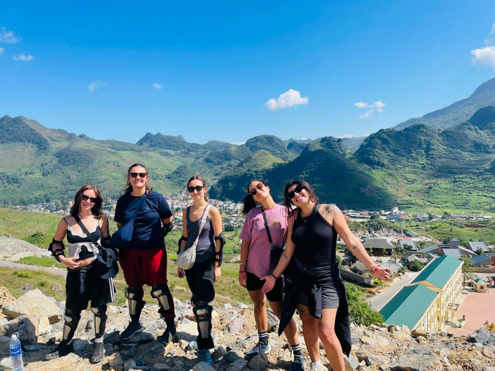 Strawberry House , Tour & Motorbikes Rentel Bed & Breakfast Hà Giang Ngoại thất bức ảnh