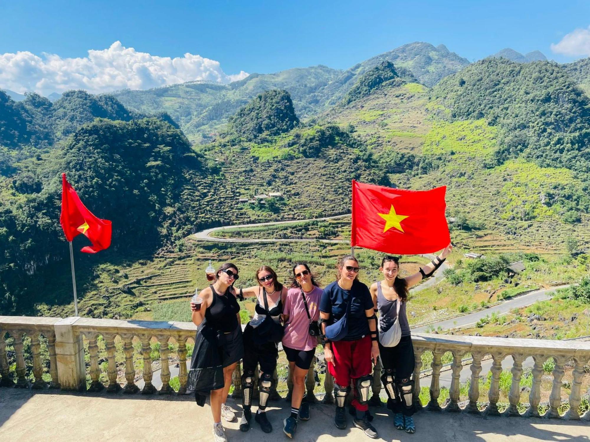 Strawberry House , Tour & Motorbikes Rentel Bed & Breakfast Hà Giang Ngoại thất bức ảnh